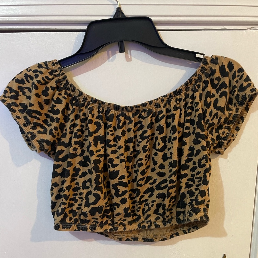 holister cheetah crop top
